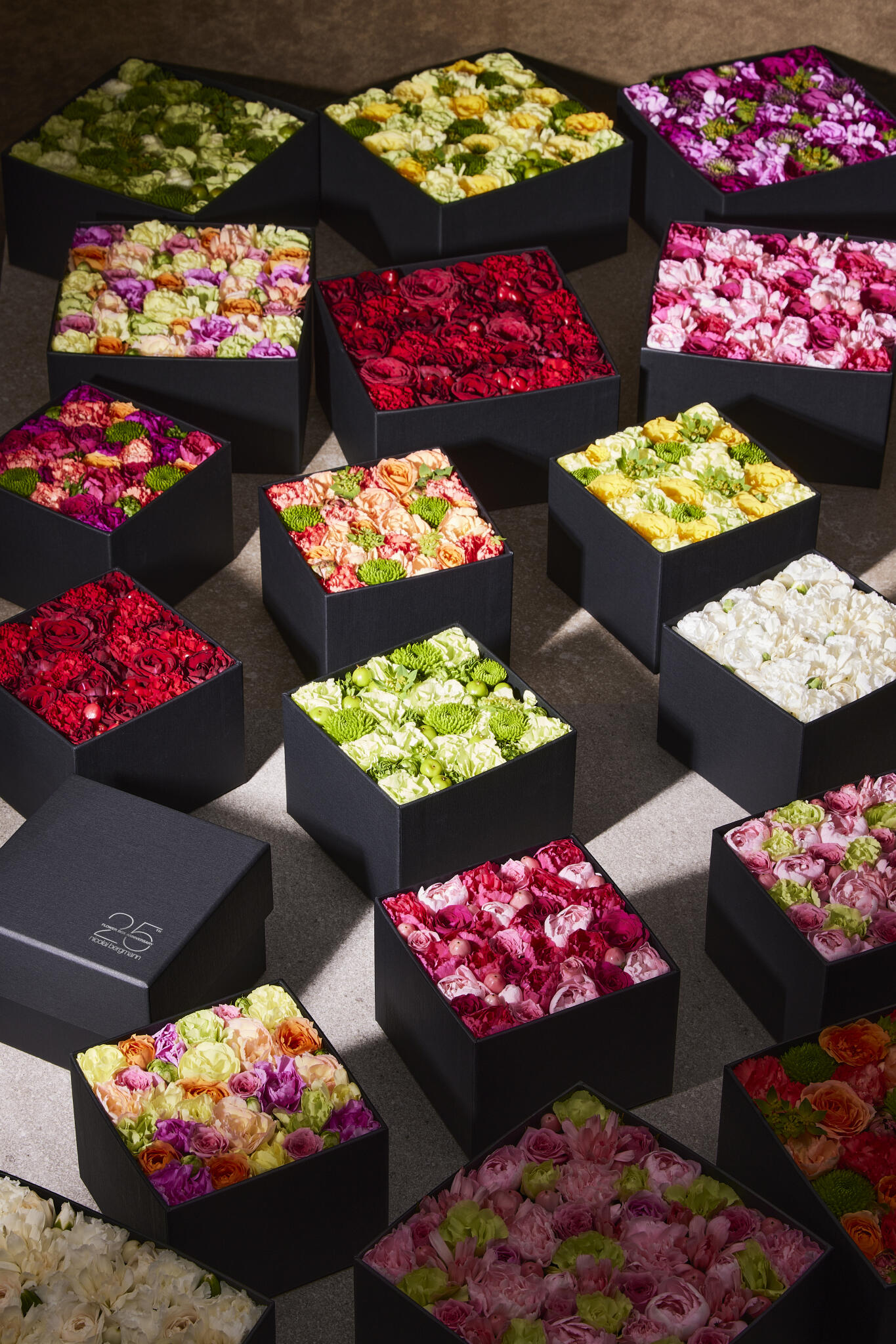 25周年特別ロゴをあしらったオリジナルフラワーボックスが登場