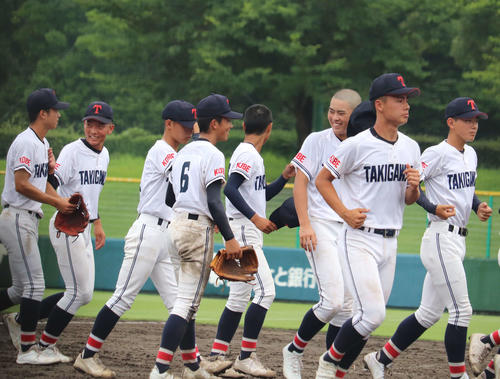 滝川二が初戦突破 エースで4番坂井陽翔、課題の“力み”克服し投打に