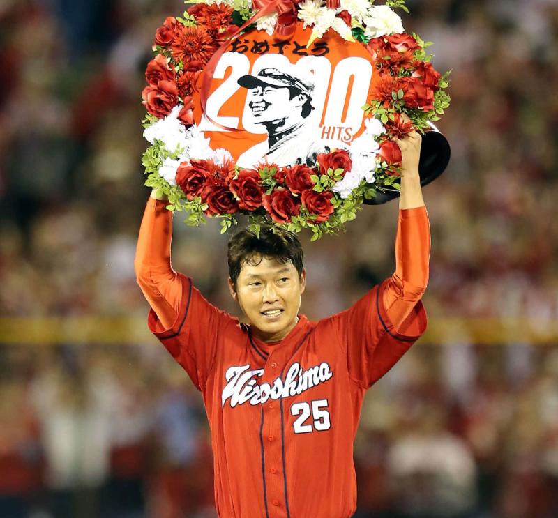 広島新井が通算2000安打達成 史上47人目 - 野球 : 日刊スポーツ