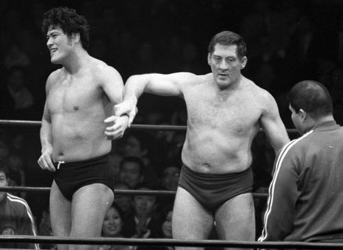 猪木さん、新日本で掲げた「ストロングスタイル」 馬場の全日本に