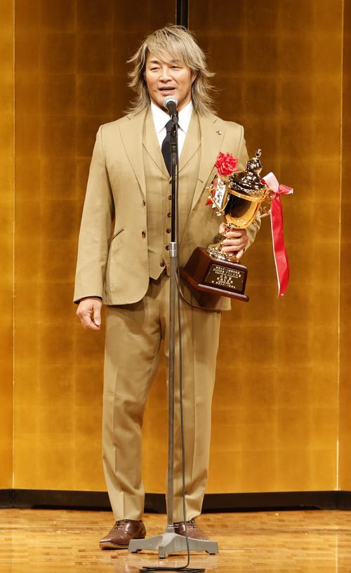 新日本・棚橋弘至社長が断髪宣言「イケオジになります」 上谷沙弥には