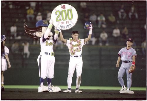 オリックスのイチローがプロ野球初のシーズン200安打／今日は？ - 社会