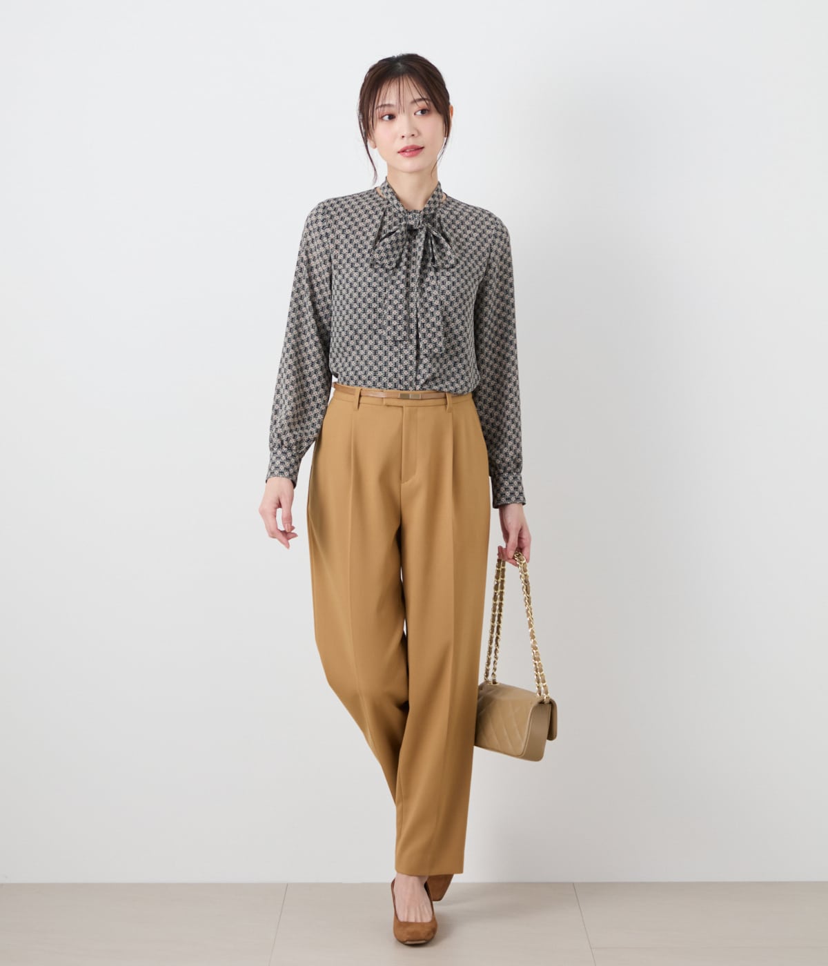 アーキテクスチャーモチーフプリント ボウタイブラウス(51625123-2025