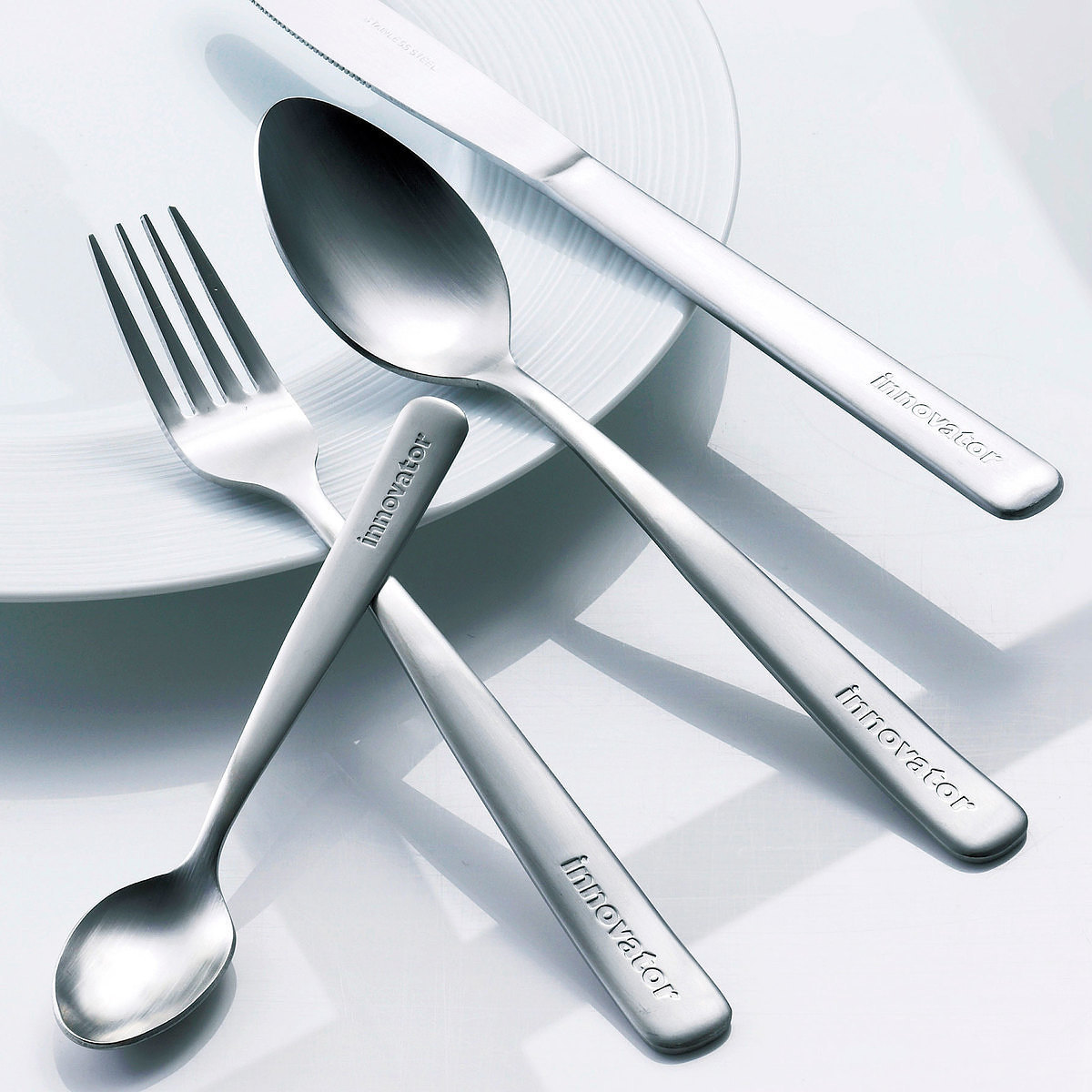 innovator イノベーター ディナーカトラリー 8P - スマートギフト