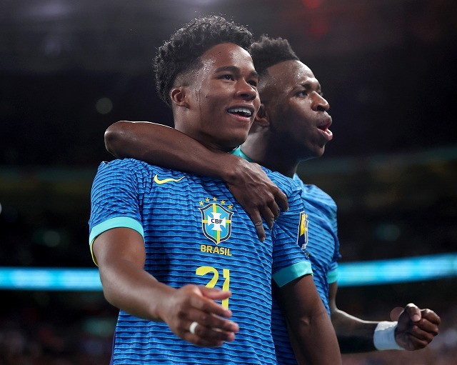 ロマーリオに少し似ている」ブラジルの17歳超新星を代表OBらが絶賛