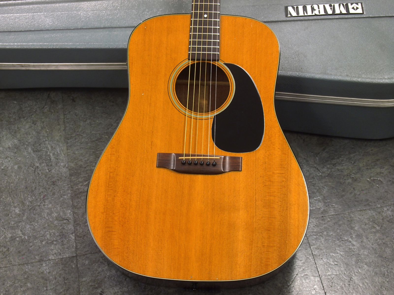 Martin D-18 1977年製 税込販売価格 ￥228,000- ビンテージ 状態良好の