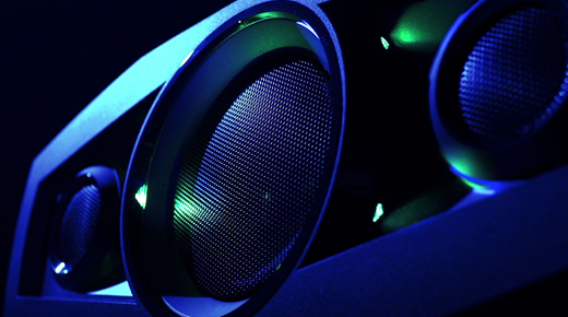 GTK-N1BT 特長 : 重低音サウンド | アクティブスピーカー／ネック