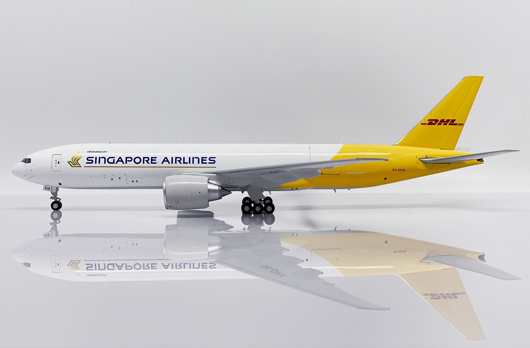 DHL SINGAPORE AIRLINES 777-200LRF シンガポール DHL SINGAPORE