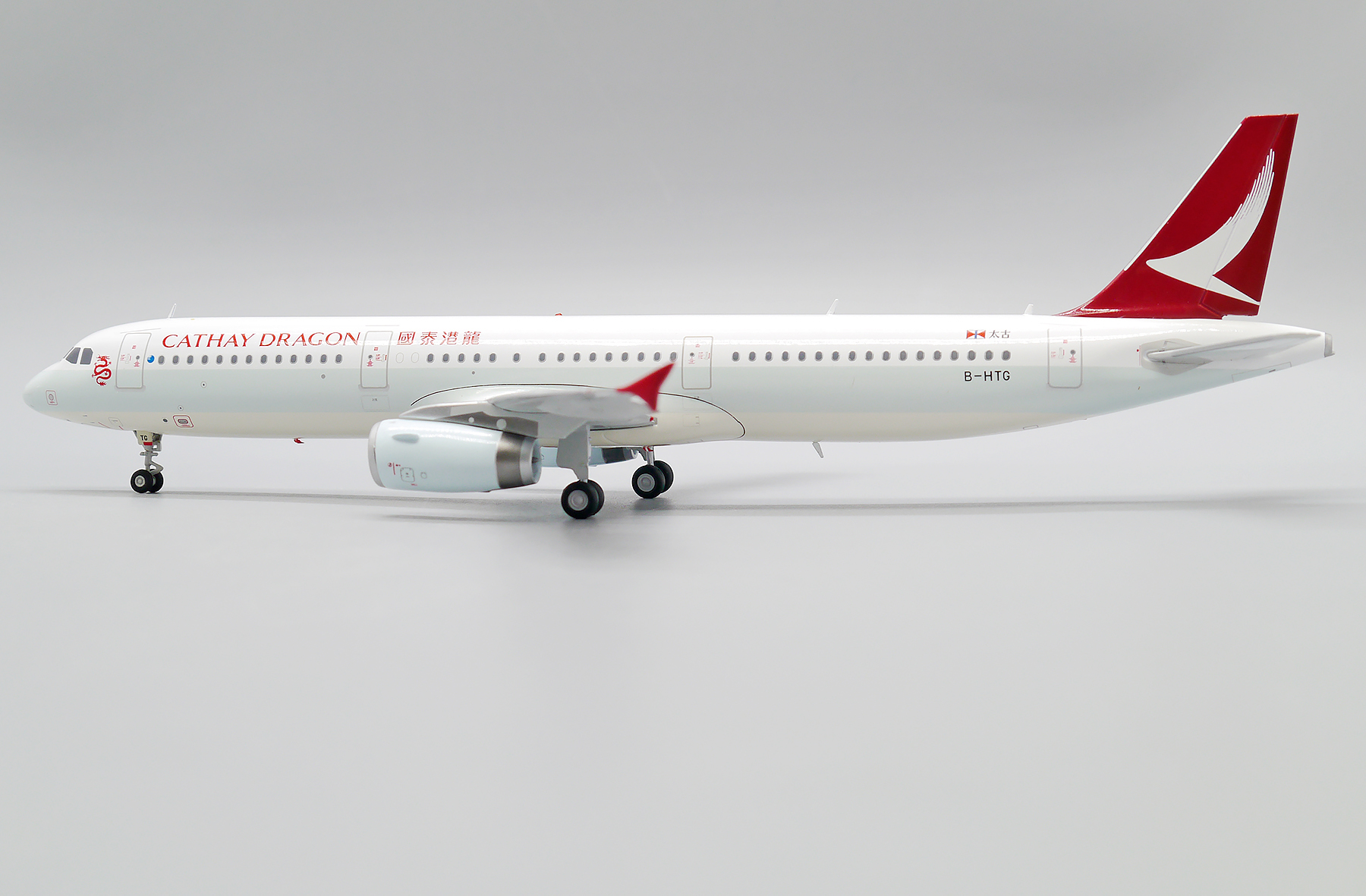 ScaleModelStore.com :: JC Wings 1:200 - EW2321007 - Cathay Dragon