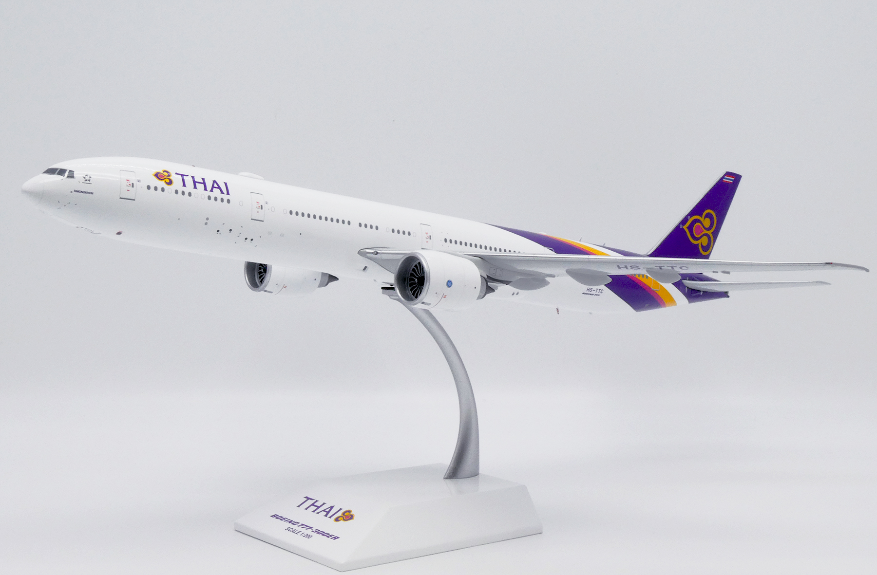 あゆ】LX B777-300ER モデル 1/200 あゆ】LX B777-300ER モデル 1/200