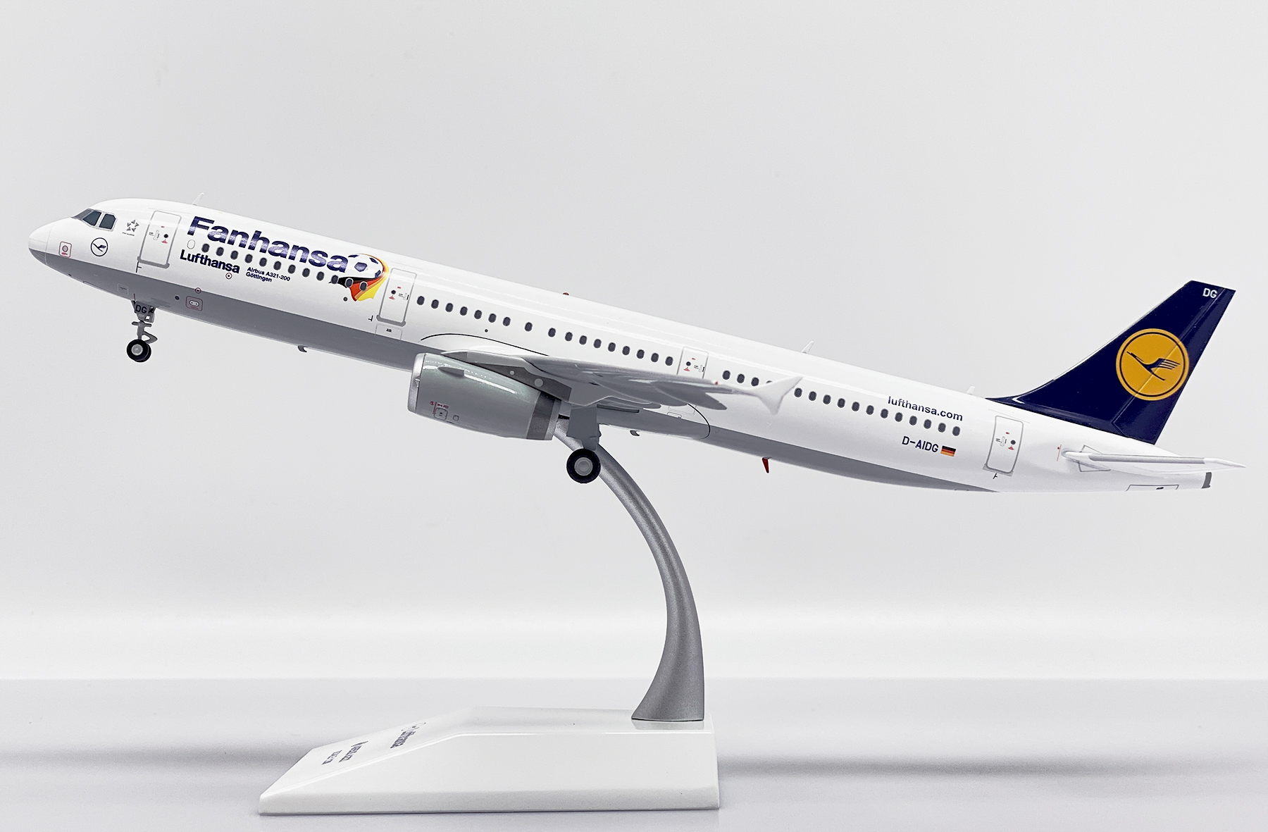 ScaleModelStore.com :: JC Wings 1:200 - SA2033 - Lufthansa Airbus A321
