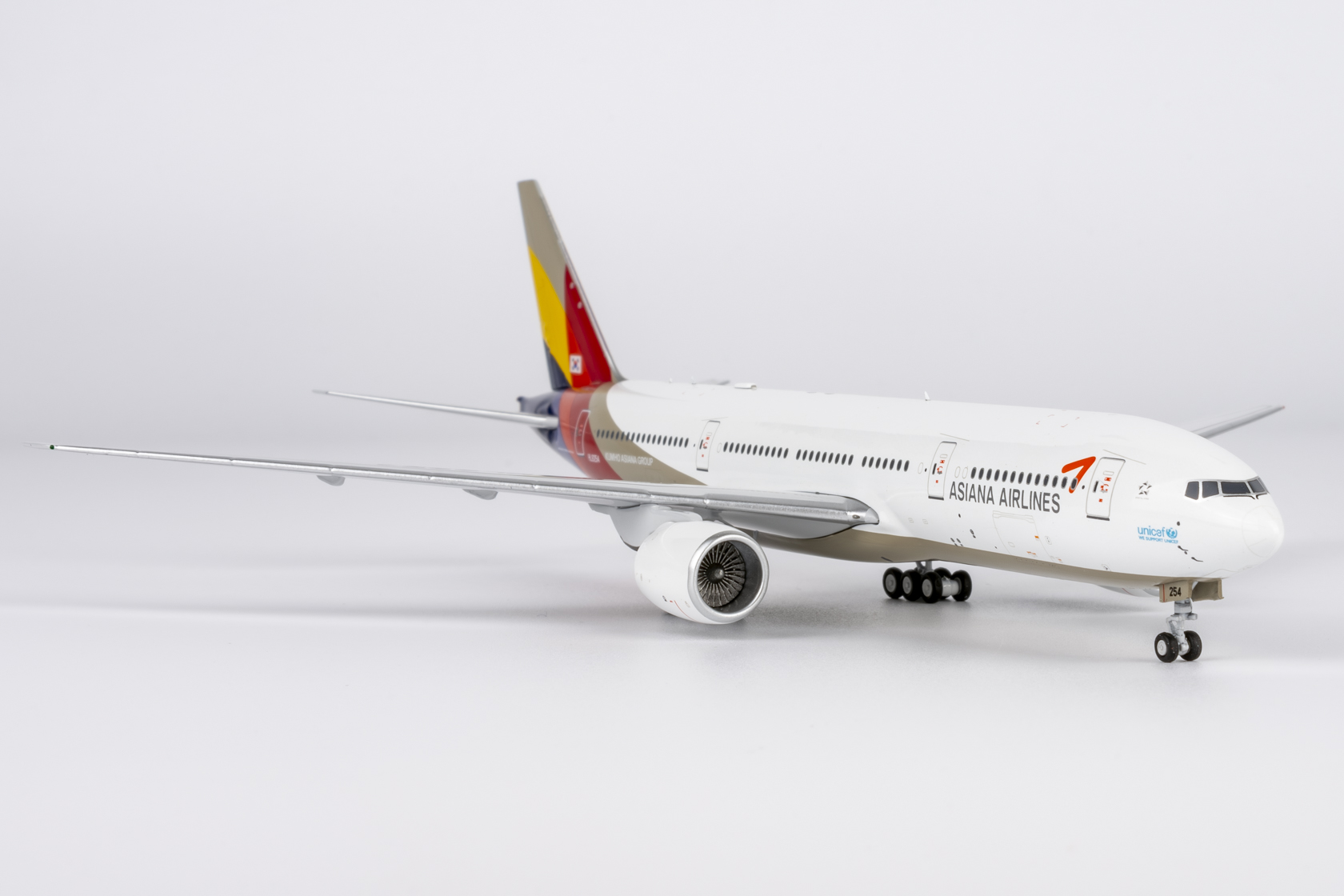 その他 ASIAN AIRLINES Boeing 777-200ER 1/180 その他 ASIAN AIRLINES
