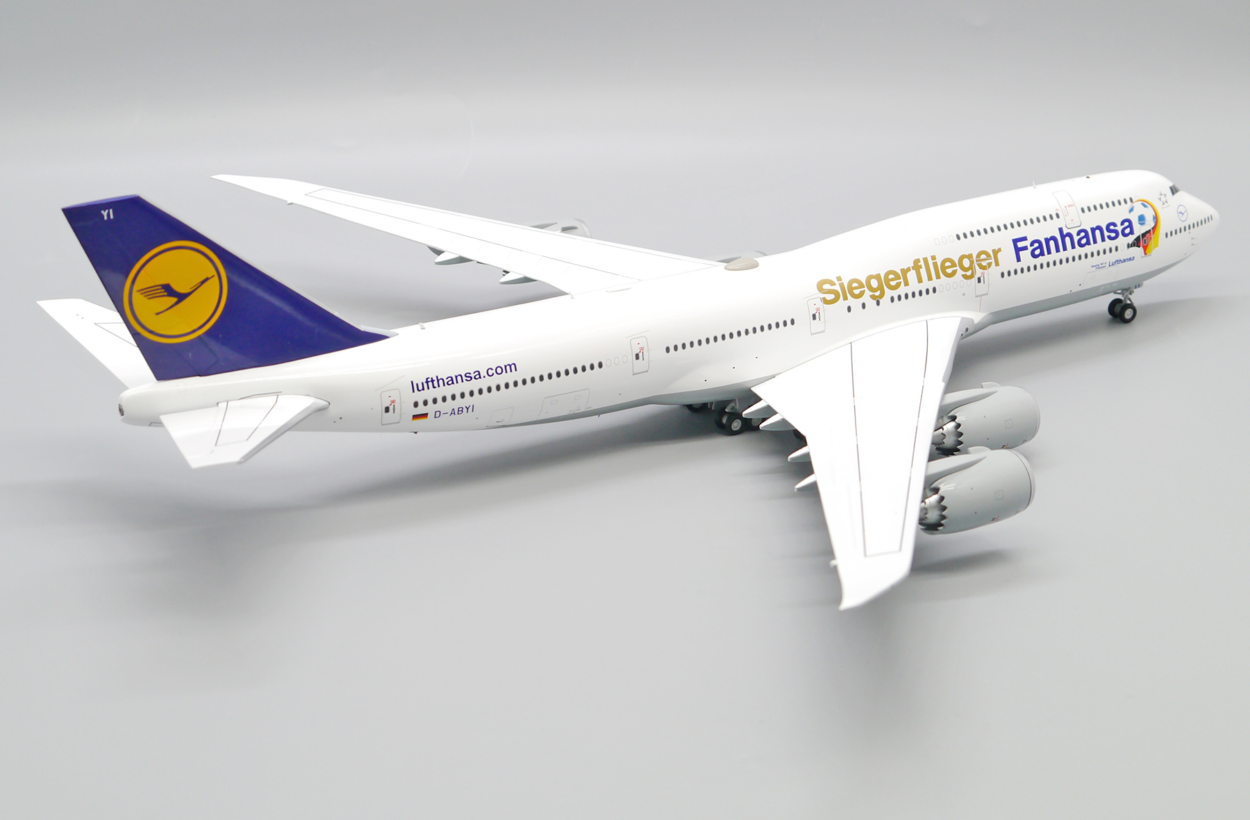 ScaleModelStore.com :: JC Wings 1:200 - EW2748004 - Lufthansa