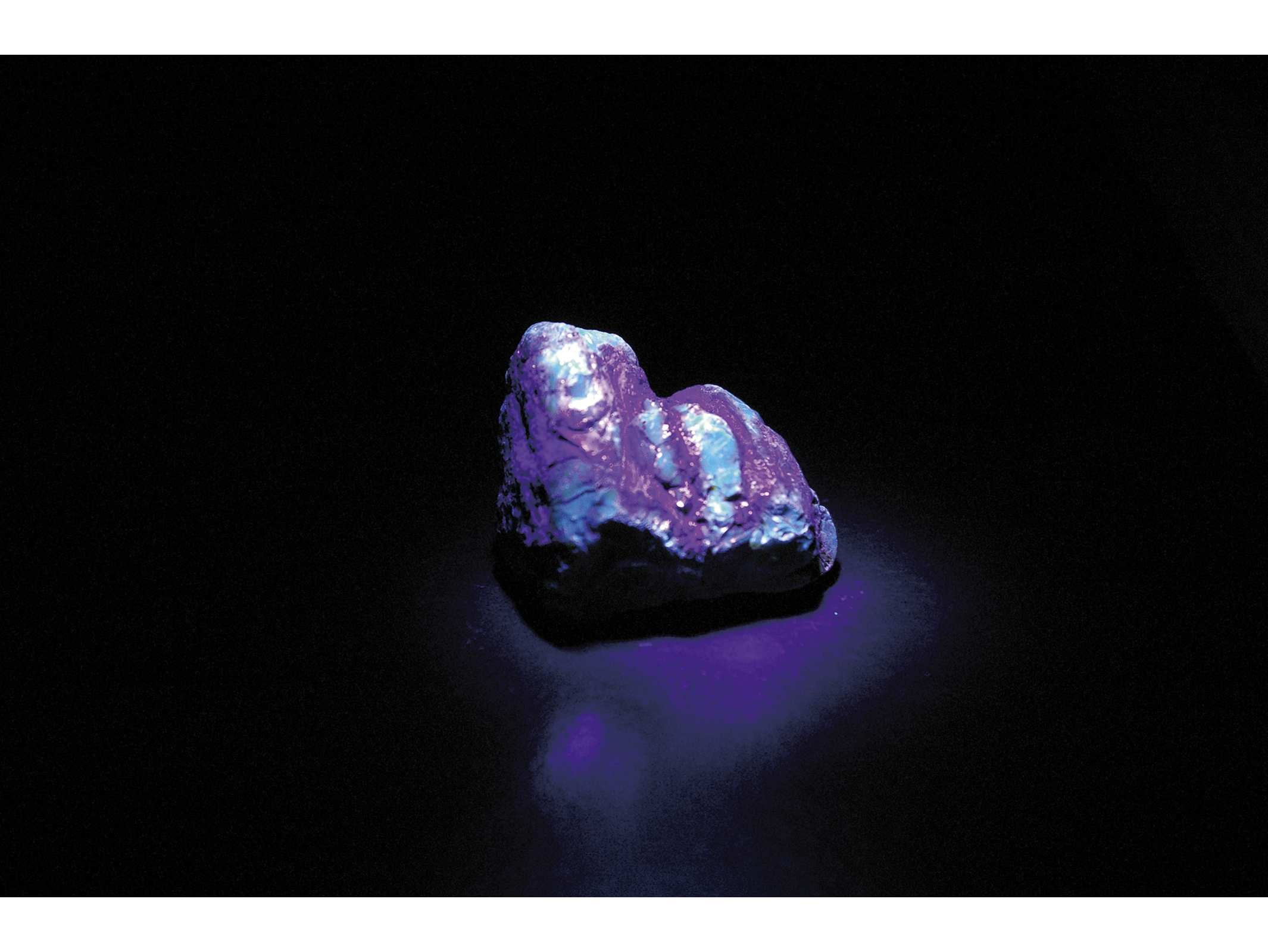 蛍光鉱物セット「光る石の不思議な世界」