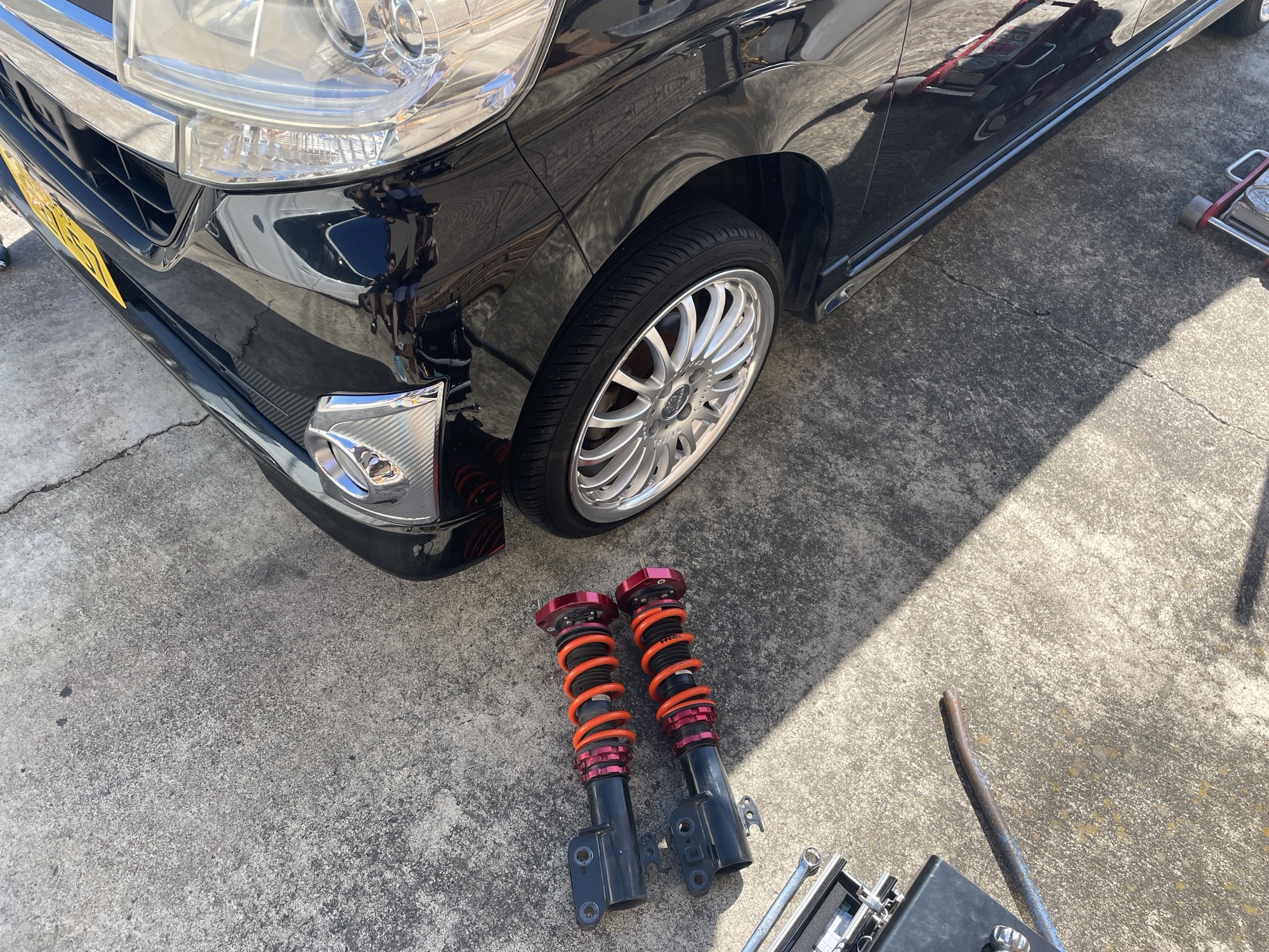 LA600S】タントカスタムの車高調取り付け。フロント編 | Freedom