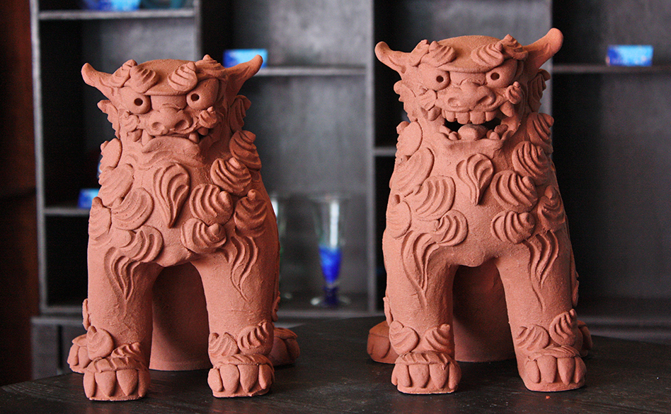 立正面赤焼きシーサー H25 作宮城勝人