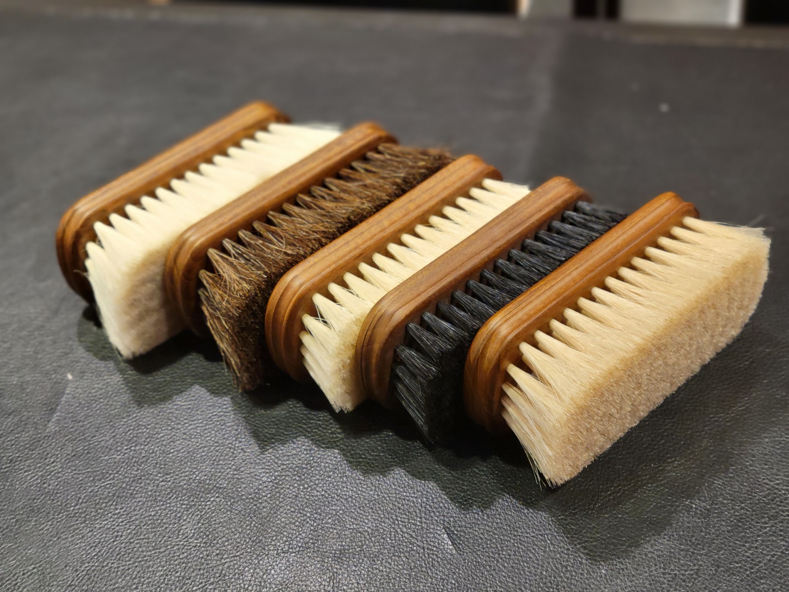 愛用ブラシ】SANOHATA BRUSH×M.MOWBRAY手植えブラシの魅力とは