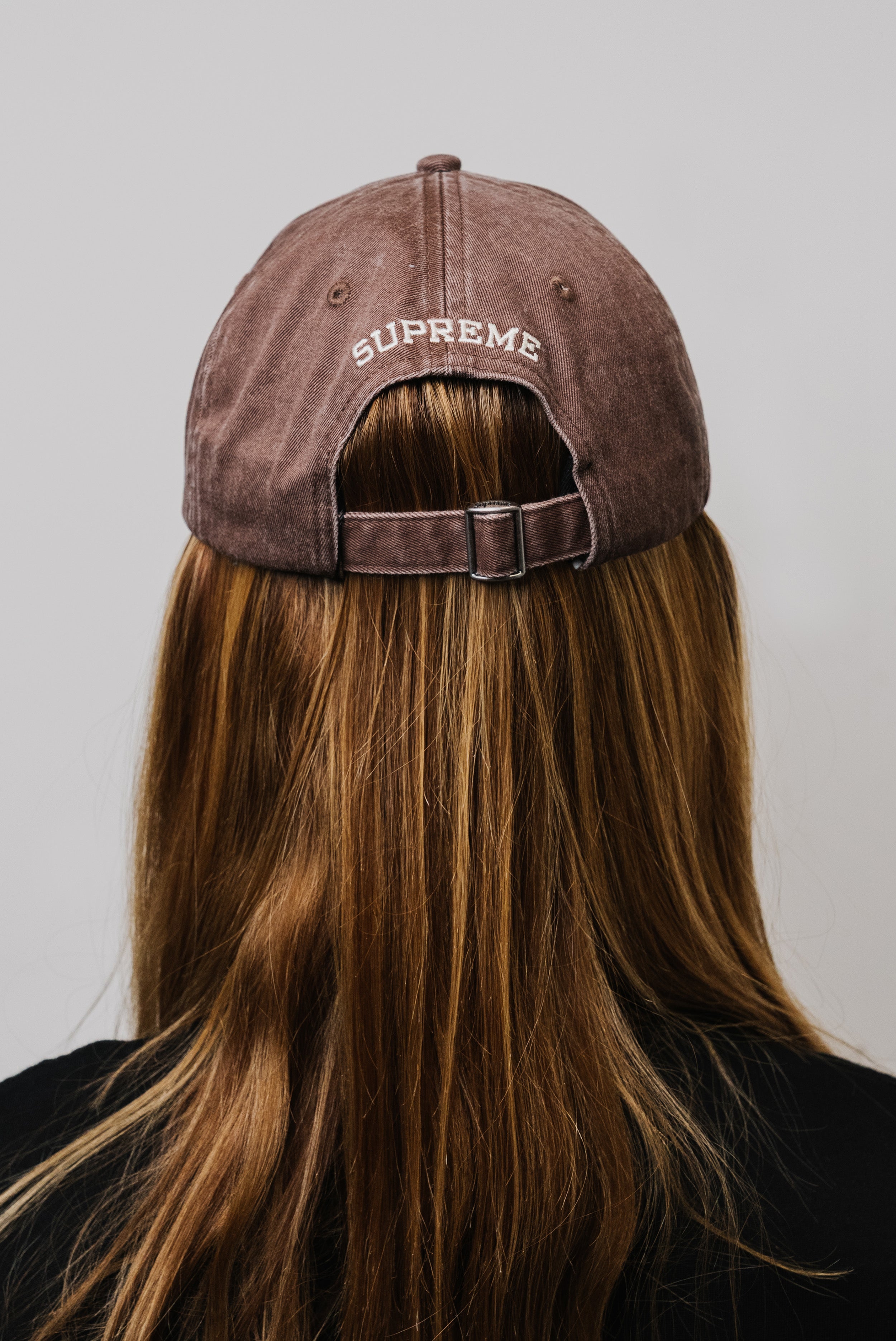 SUPREME ITALY CREST 6-PANEL BROWN CAP