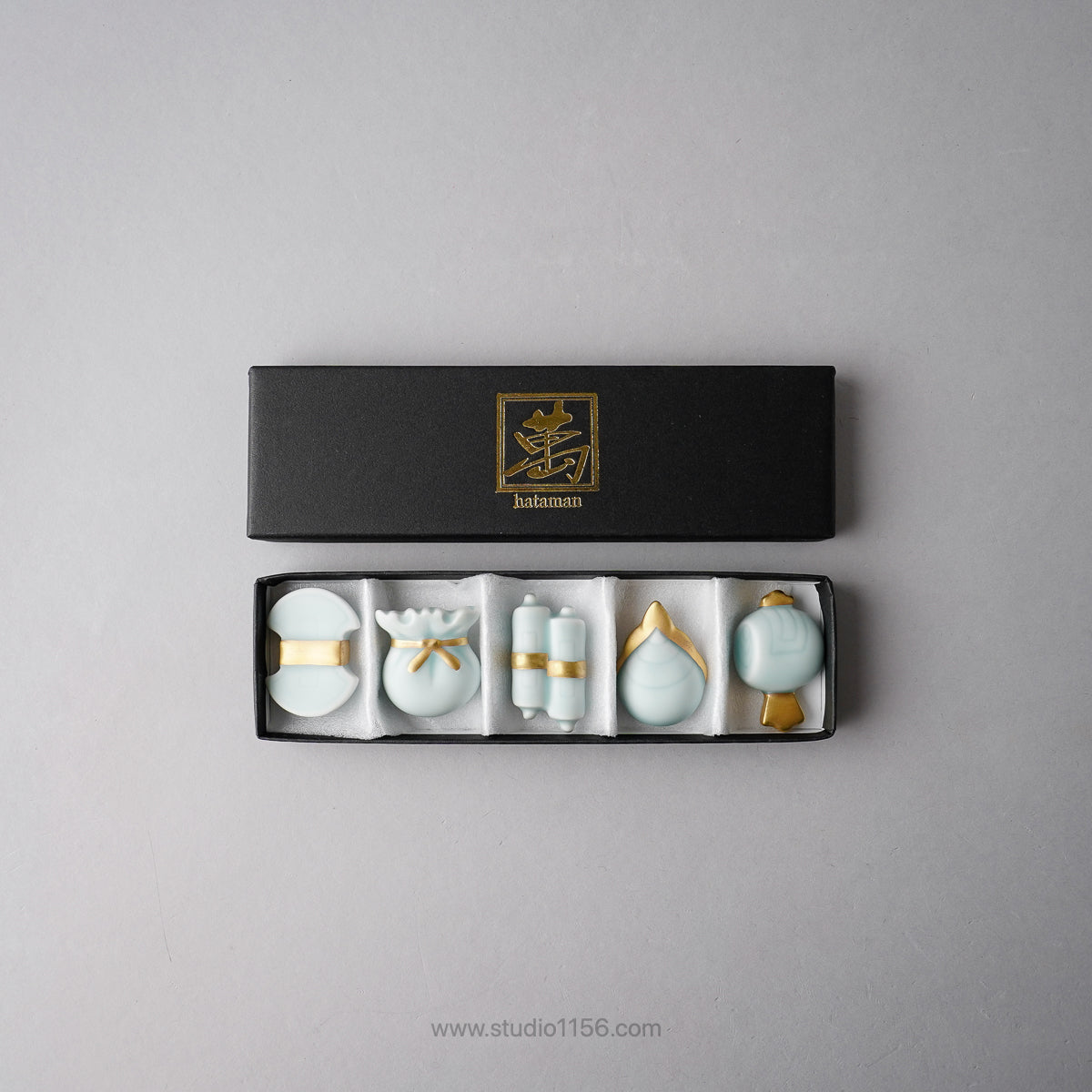 伊万里焼 モイスト 金彩 宝尽くし箸置 畑萬陶苑の通販｜Studio1156