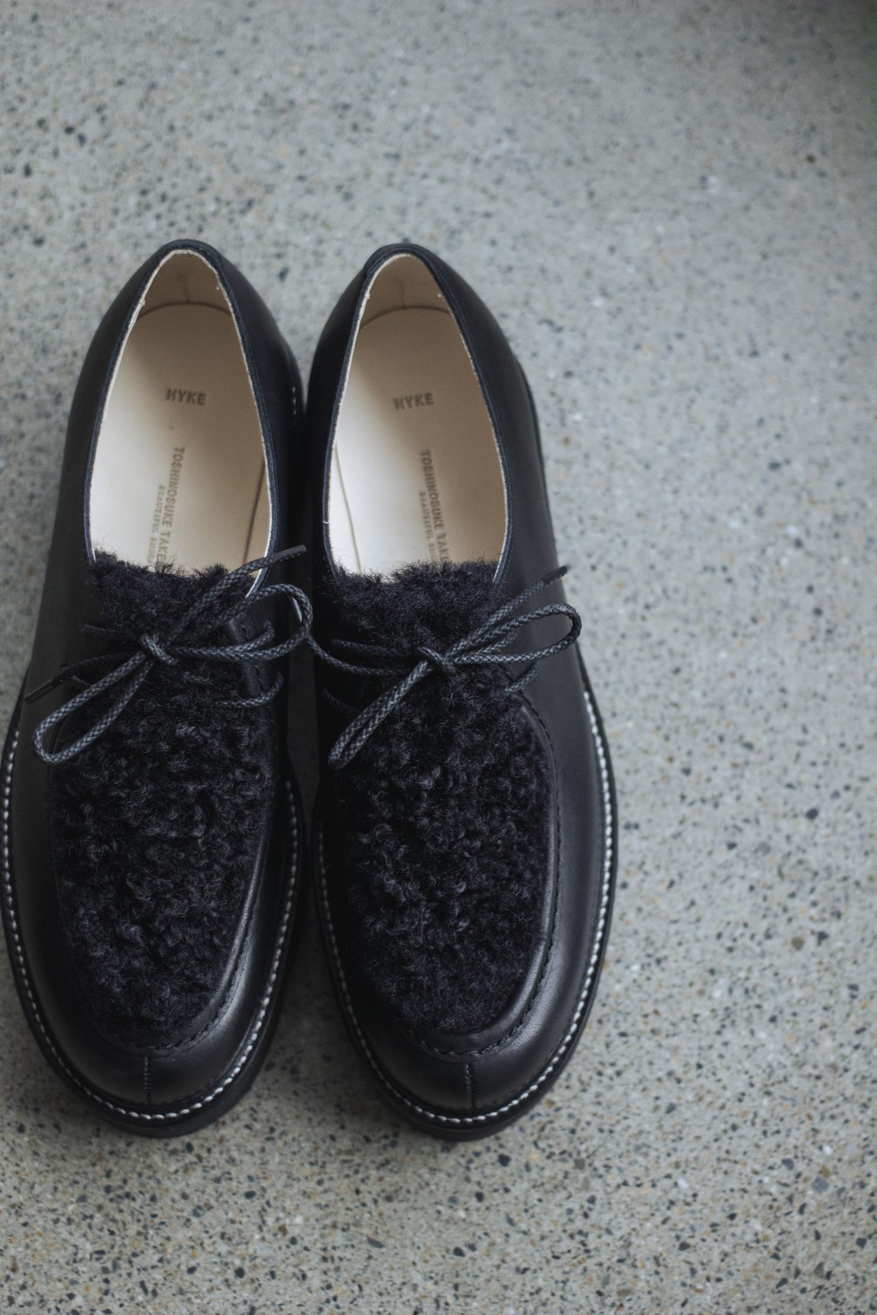 HYKE × BEAUTIFUL SHOES＞TIROLEAN SHOES FAUX SHEARLING 発売のご案内