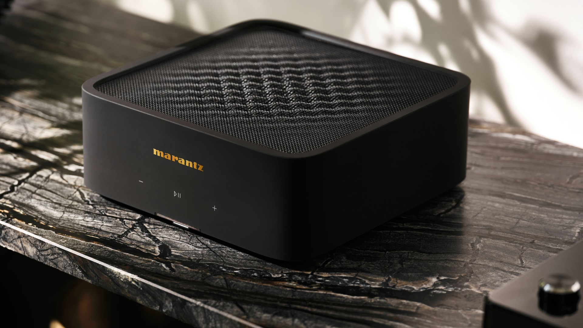 Marantz Model M1: Compact amplifier with HEOS streaming functionality