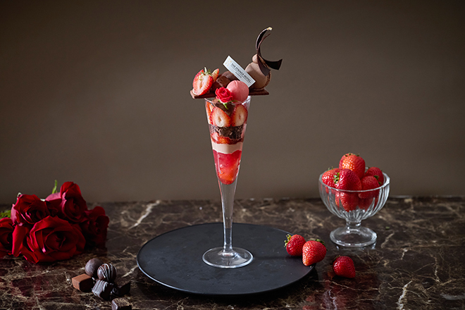 ホテル開業10周年記念】大人のご褒美パフェ～旬のいちごとチョコレート