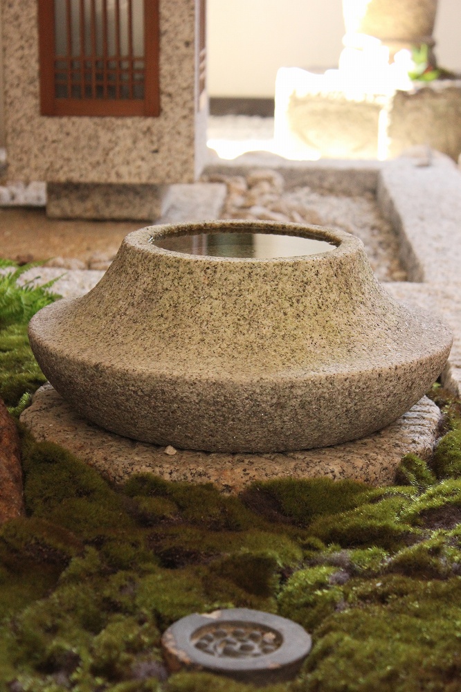 礎石水鉢の製品案内愛知県岡崎市の石灯篭・水鉢蹲など石材製品の製造