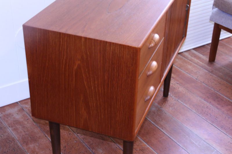 北欧家具ビンテージ デンマーク製 チークミニキャビネット