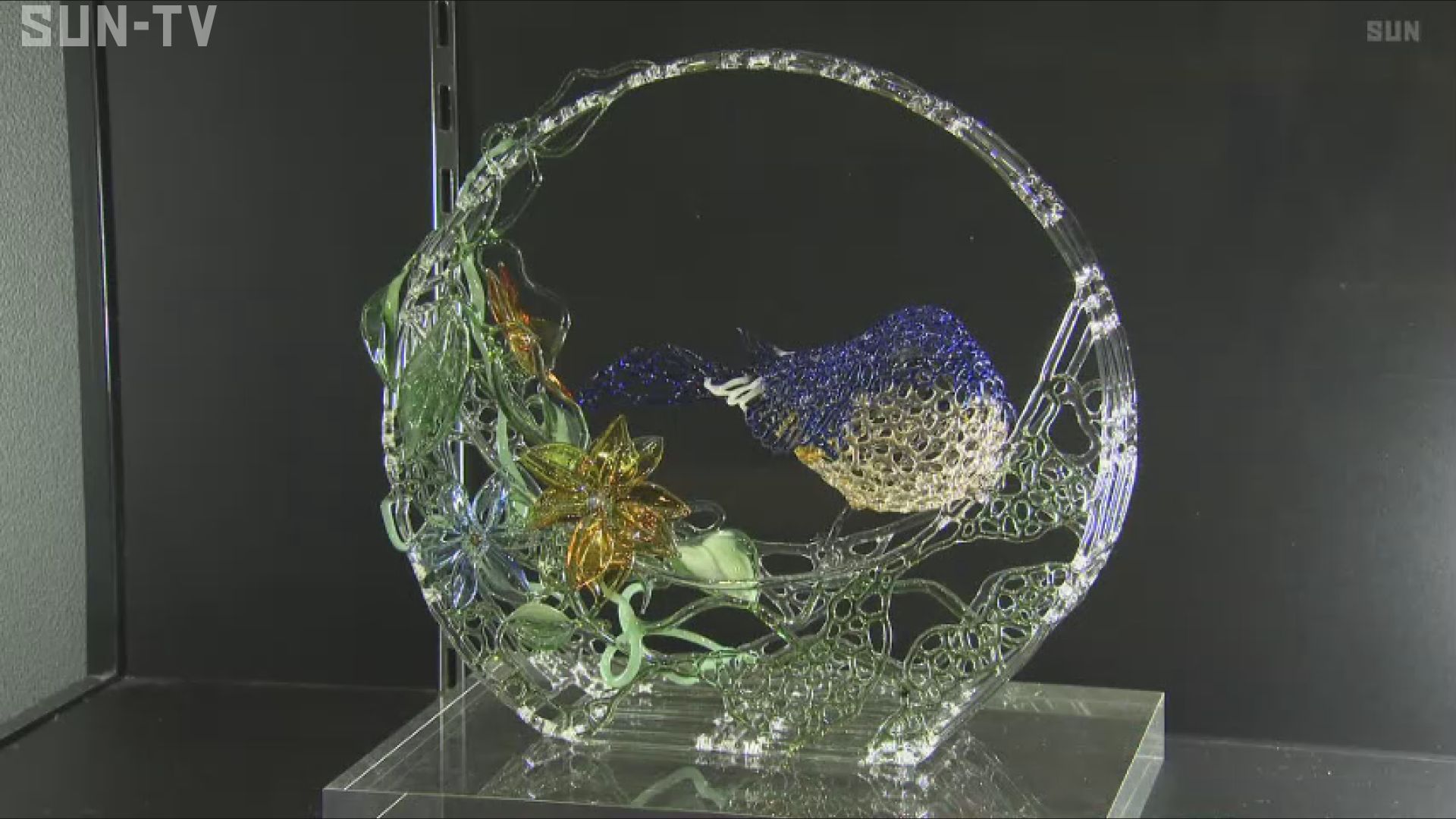 とんぼ玉ミュージアムで企画展「花咲き鳥啼くガラスの世界」 - サン