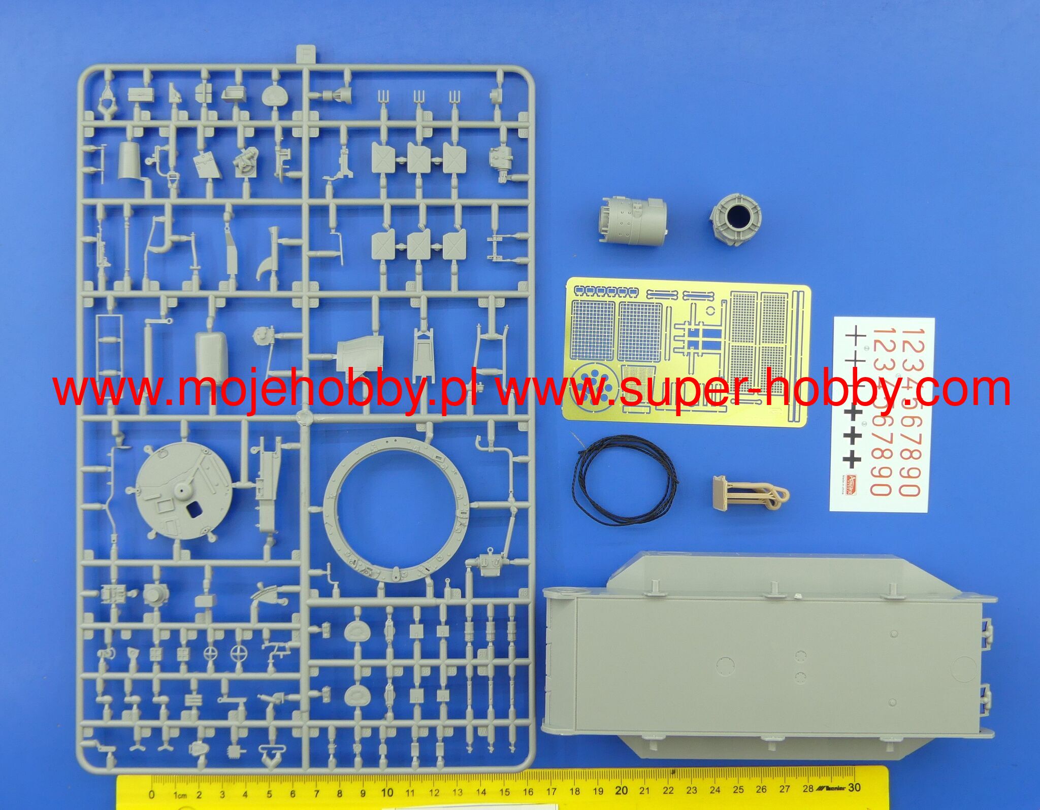 Pz.Kpfw. VI Tiger (P) Full Interior Kit Amusing Hobby 35A061