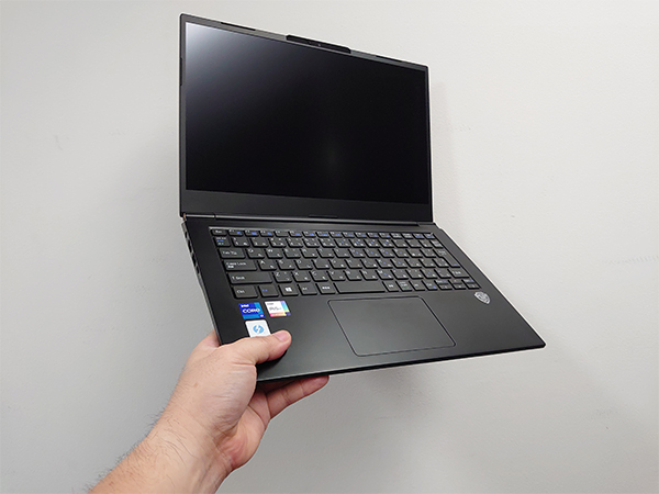 第11世代 インテル Core プロセッサー搭載薄型ノートPCをレビュー