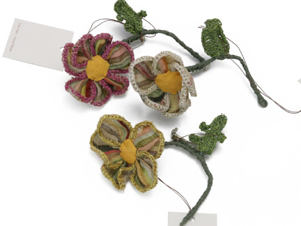 Sophie Digard Single Flower Brooch in Single Flower Mix : Ped