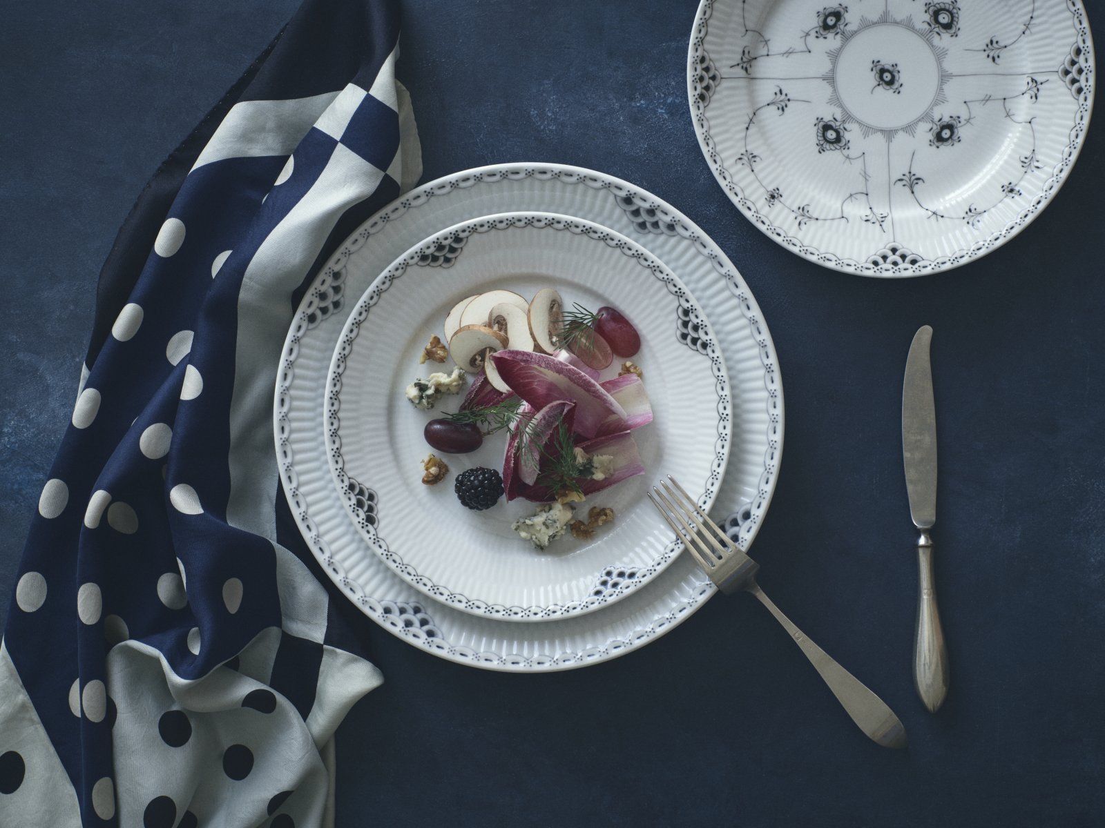 ロイヤル コペンハーゲンの定番コレクションに、モダンな新色の