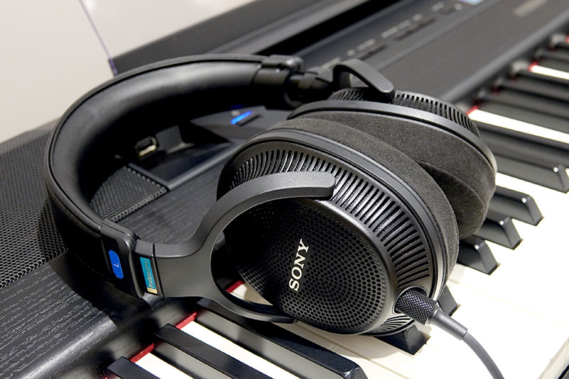 ソニー初の開放型モニターヘッドホン「MDR-MV1」をいち早く体験。銘機