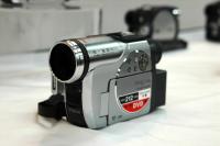 日立、カートリッジなしディスク採用の“DVDカムWooo”2機種を発表