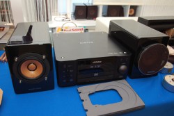 ビクター、“ウッドコーンオーディオ”初のピアノブラックモデルを発売