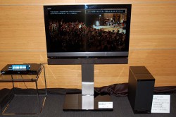 ソニー、3D信号パススルー対応のスリムなフロサラシステム「HT-CT350