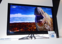 東芝、42/37V型に大画面化したパッシブ3D対応“REGZA”「ZP3」 － 新超解