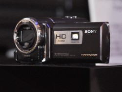 ソニー、プロジェクター機能搭載“Handycam”「HDR-PJ40V/PJ20」を発売