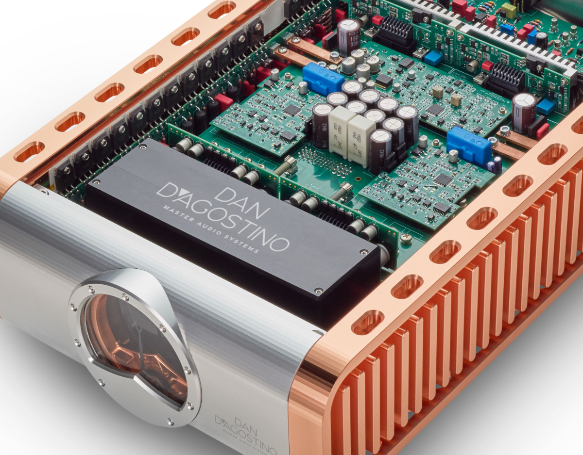 Dan D'Agostino、15周年記念モノラルパワーアンプ「Momentum Z」。ペア