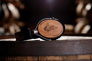 TAGO STUDIO、ウイスキー「Ichiro's Malt」コラボヘッドホン。廃木材を