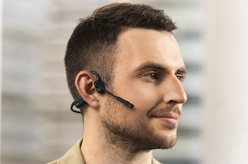 Shokz、ビジネス向け骨伝導ヘッドセット「OpenComm2 2025 Upgrade