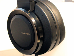 JVC、“ライブビートシステム”採用のオーバーヘッドホン「HA-SZ2000