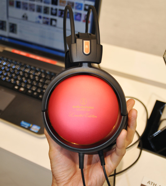 オーディオテクニカ、緋色の限定ヘッドホン「ATH-A900XLTD」 - PHILE WEB