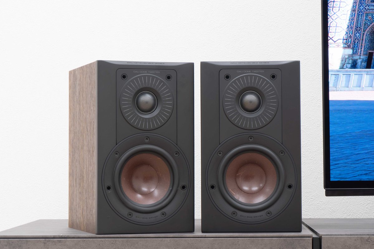 テレビにベストマッチなブックシェルフ型スピーカーを大研究！Bowers