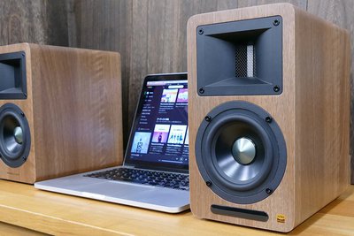 伝説的名手が設計したアクティブスピーカー、AIRPULSE「A80」。その