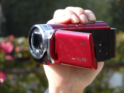 日常撮影に十分な画質を備えた身近なムービーカメラ・JVC “Everio”「GZ