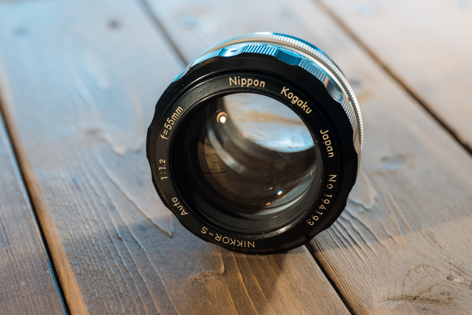 癖のあるボケ味の虜、今どうしても使いたいレンズ Nikkor-S Auto 55mm