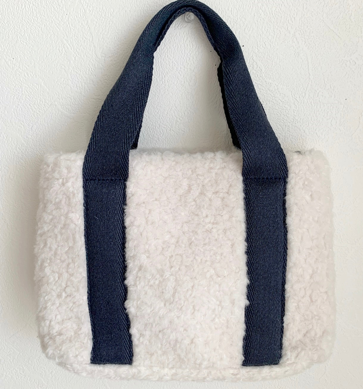 Chloe』クロエ もこもこ ロゴ ミニトートバッグ ショルダー付 Navy