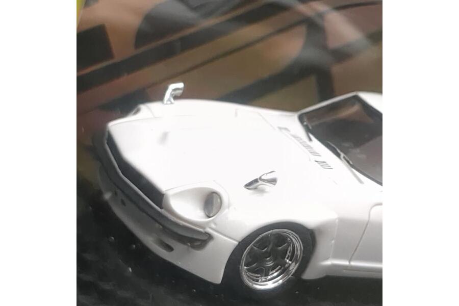 エラー ニッサン フェアレディ 240Z ホワイト 1/64 ダイキャストカー